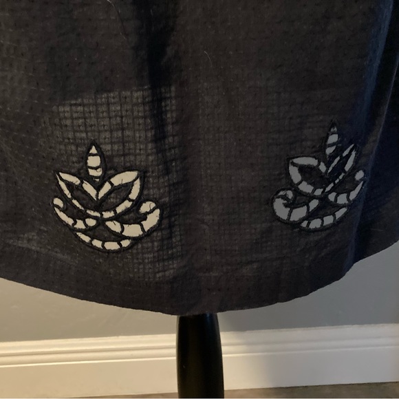 Navy blue Lucky 🍀 Brand floral embroidered top - Picture 11 of 11